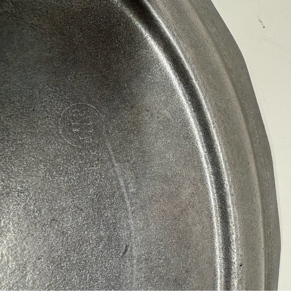 Vintage Wilton Co oval pewter platter 12” scalloped edges - Picture 7 of 10